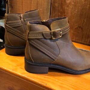 Clarks boots 9.5